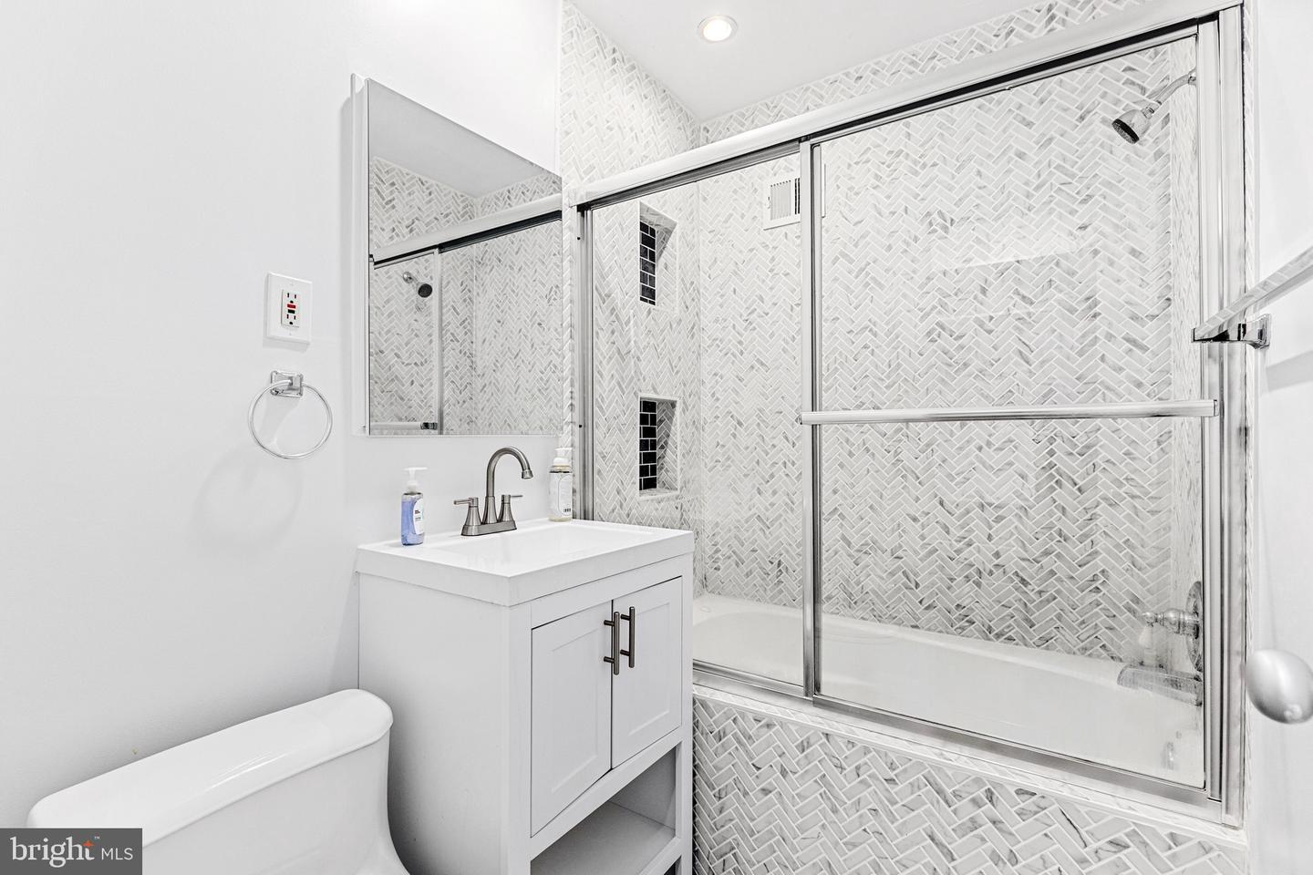 305 C ST NE #410, WASHINGTON, District Of Columbia 20002, 1 Bedroom Bedrooms, 4 Rooms Rooms,1 BathroomBathrooms,Residential,For sale,305 C ST NE #410,DCDC2223224 MLS # DCDC2223224