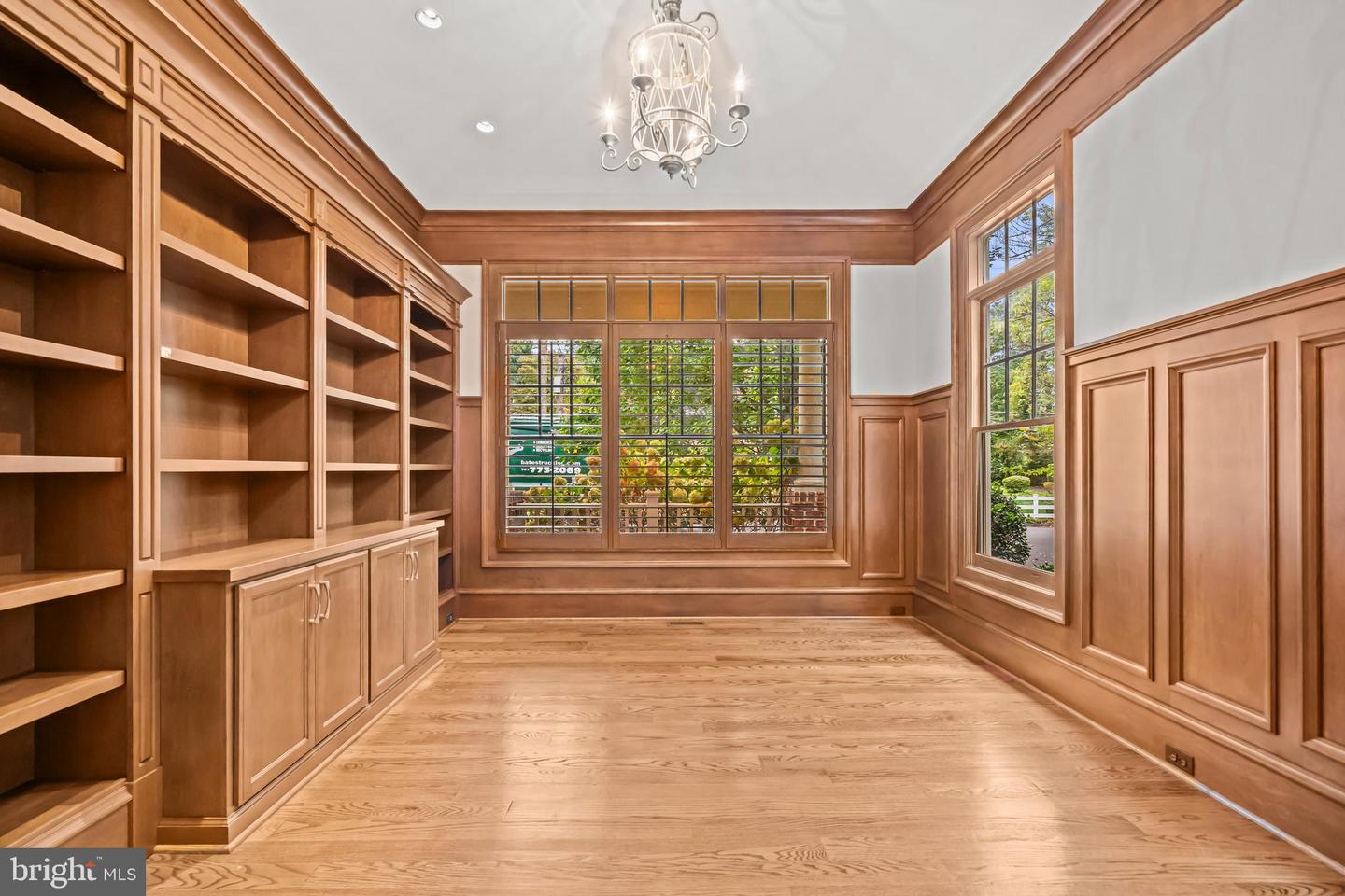 4801 29TH ST N, ARLINGTON, Virginia 22207, 5 Bedrooms Bedrooms, ,4 BathroomsBathrooms,Residential,For sale,4801 29TH ST N,VAAR2064038 MLS # VAAR2064038
