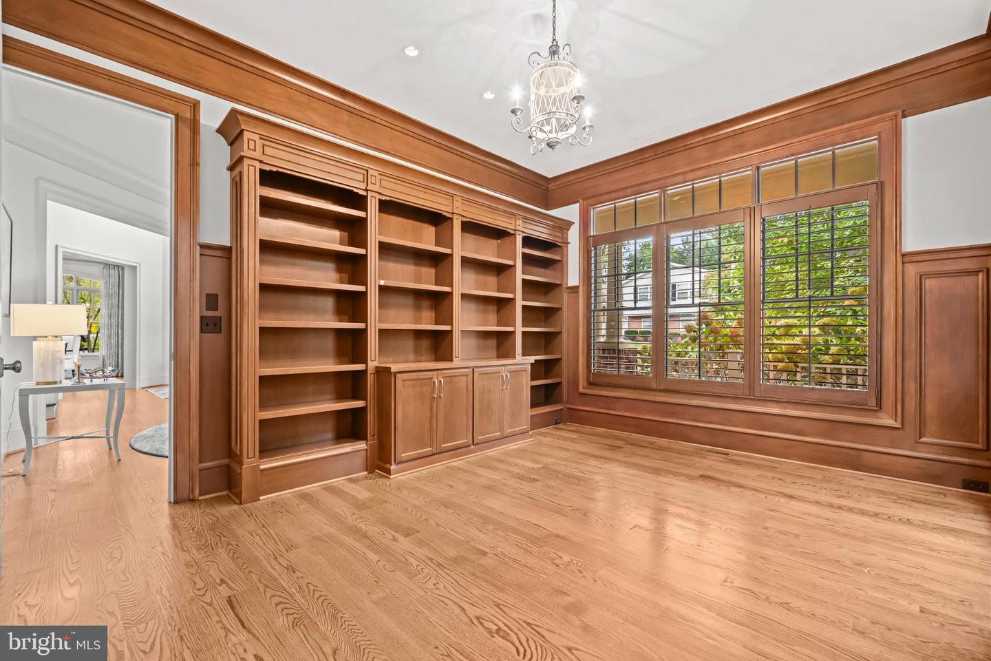 4801 29TH ST N, ARLINGTON, Virginia 22207, 5 Bedrooms Bedrooms, ,4 BathroomsBathrooms,Residential,For sale,4801 29TH ST N,VAAR2064038 MLS # VAAR2064038
