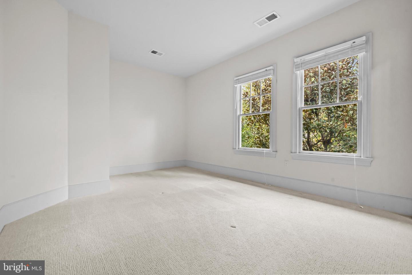 4801 29TH ST N, ARLINGTON, Virginia 22207, 5 Bedrooms Bedrooms, ,4 BathroomsBathrooms,Residential,For sale,4801 29TH ST N,VAAR2064038 MLS # VAAR2064038