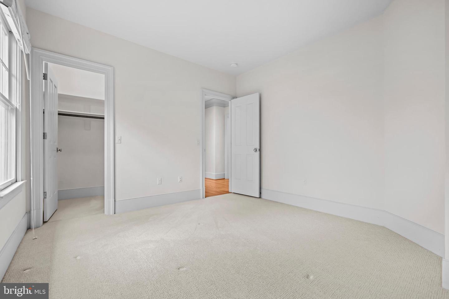 4801 29TH ST N, ARLINGTON, Virginia 22207, 5 Bedrooms Bedrooms, ,4 BathroomsBathrooms,Residential,For sale,4801 29TH ST N,VAAR2064038 MLS # VAAR2064038