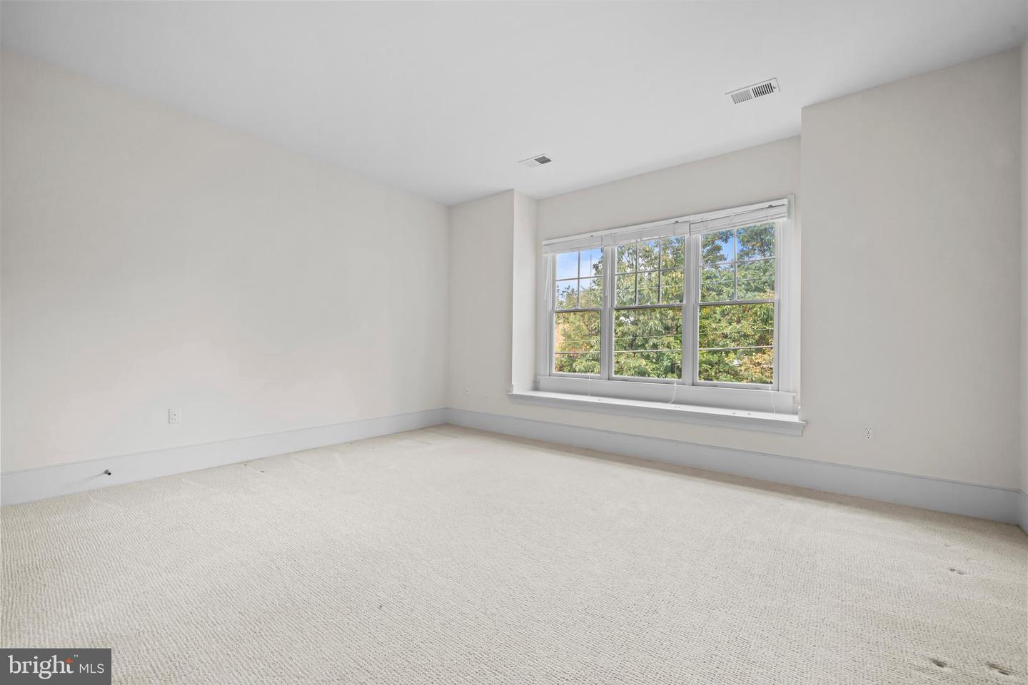 4801 29TH ST N, ARLINGTON, Virginia 22207, 5 Bedrooms Bedrooms, ,4 BathroomsBathrooms,Residential,For sale,4801 29TH ST N,VAAR2064038 MLS # VAAR2064038