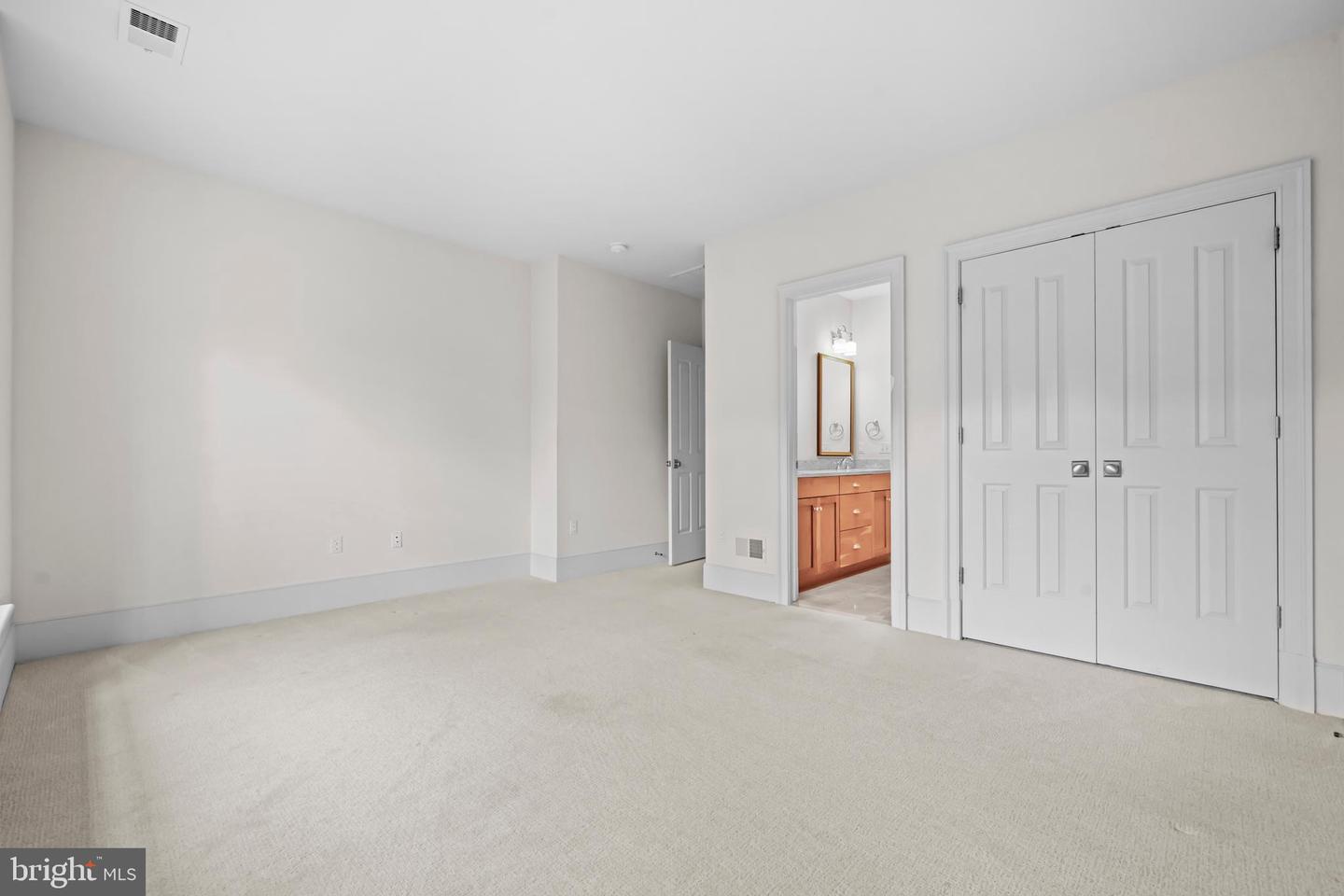 4801 29TH ST N, ARLINGTON, Virginia 22207, 5 Bedrooms Bedrooms, ,4 BathroomsBathrooms,Residential,For sale,4801 29TH ST N,VAAR2064038 MLS # VAAR2064038