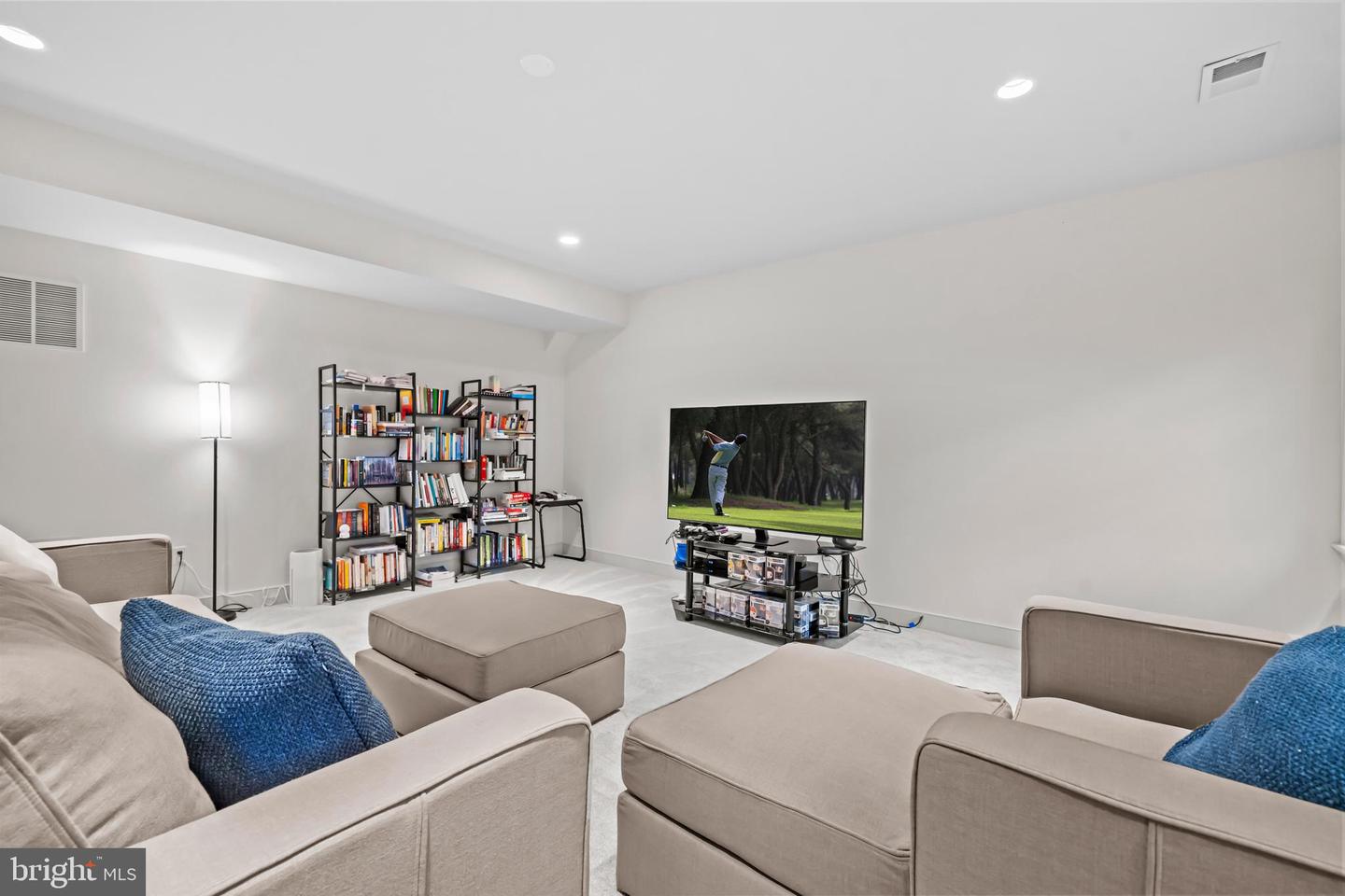 4801 29TH ST N, ARLINGTON, Virginia 22207, 5 Bedrooms Bedrooms, ,4 BathroomsBathrooms,Residential,For sale,4801 29TH ST N,VAAR2064038 MLS # VAAR2064038
