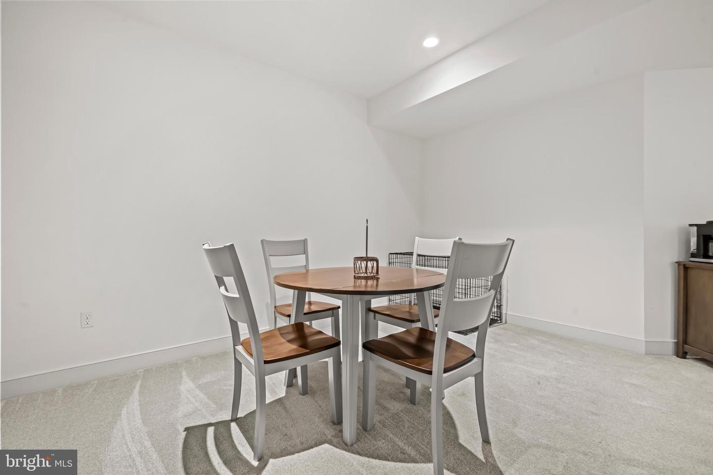 4801 29TH ST N, ARLINGTON, Virginia 22207, 5 Bedrooms Bedrooms, ,4 BathroomsBathrooms,Residential,For sale,4801 29TH ST N,VAAR2064038 MLS # VAAR2064038