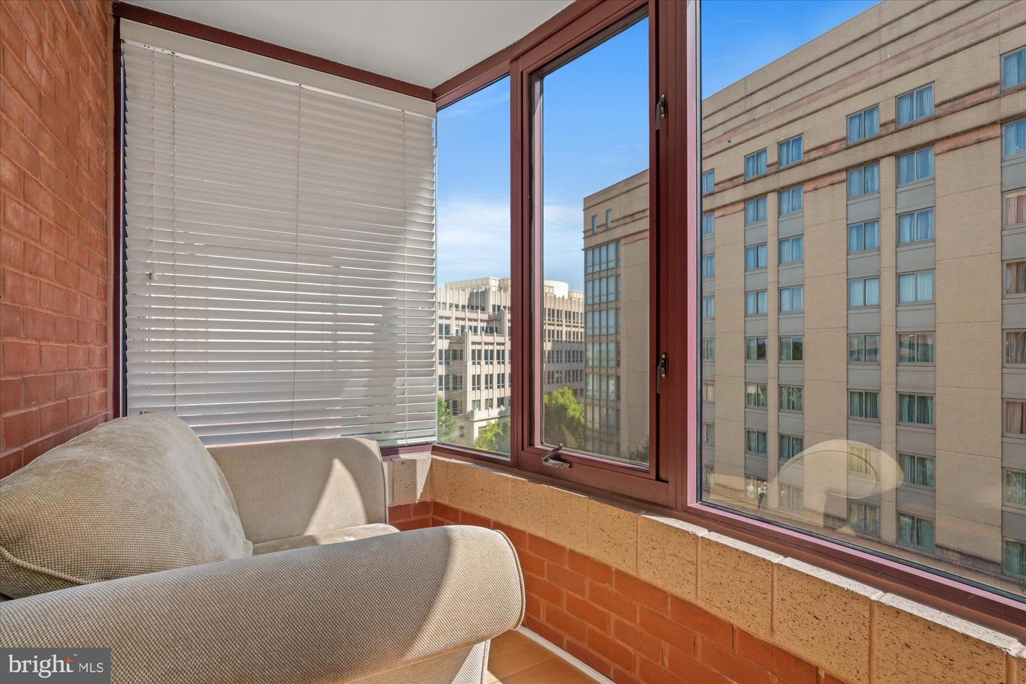 2400 CLARENDON BLVD #606, ARLINGTON, Virginia 22201, 2 Bedrooms Bedrooms, ,2 BathroomsBathrooms,Residential,For sale,2400 CLARENDON BLVD #606,VAAR2064074 MLS # VAAR2064074