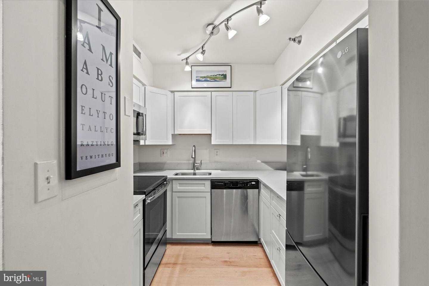 2400 CLARENDON BLVD #606, ARLINGTON, Virginia 22201, 2 Bedrooms Bedrooms, ,2 BathroomsBathrooms,Residential,For sale,2400 CLARENDON BLVD #606,VAAR2064074 MLS # VAAR2064074