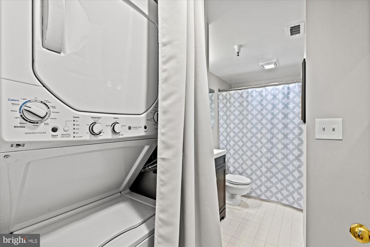 2400 CLARENDON BLVD #606, ARLINGTON, Virginia 22201, 2 Bedrooms Bedrooms, ,2 BathroomsBathrooms,Residential,For sale,2400 CLARENDON BLVD #606,VAAR2064074 MLS # VAAR2064074