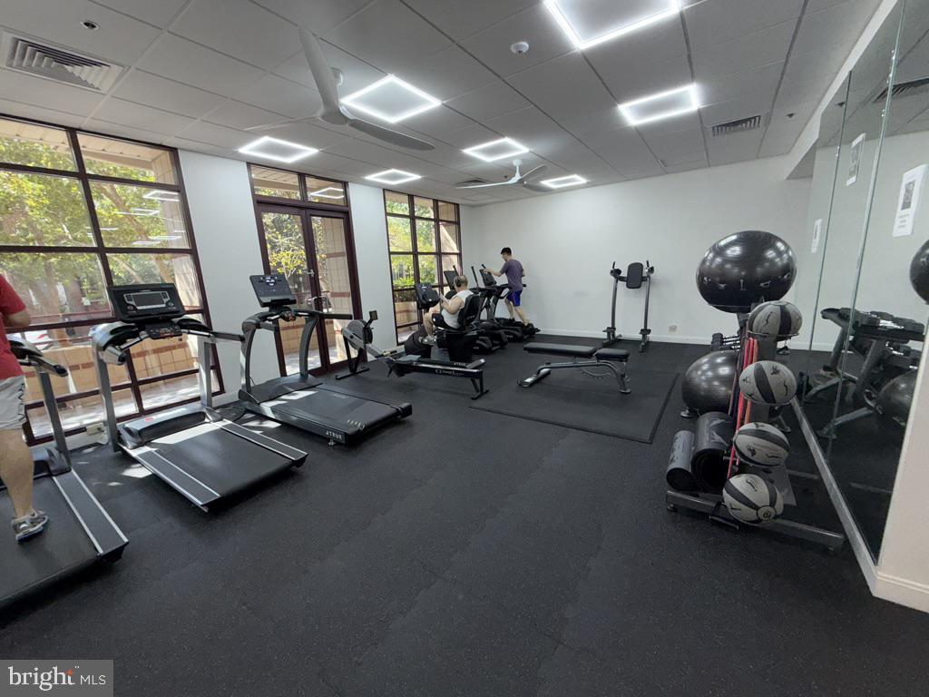 2400 CLARENDON BLVD #606, ARLINGTON, Virginia 22201, 2 Bedrooms Bedrooms, ,2 BathroomsBathrooms,Residential,For sale,2400 CLARENDON BLVD #606,VAAR2064074 MLS # VAAR2064074