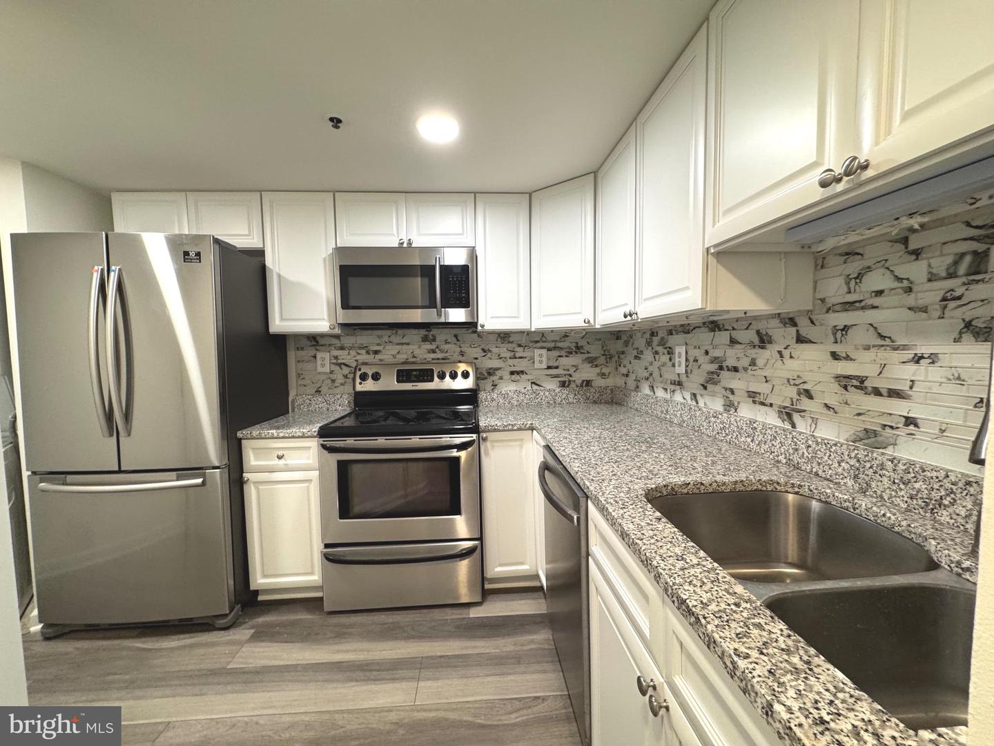 601 PENNSYLVANIA AVE NW #1004, WASHINGTON, District Of Columbia 20004, 1 Bedroom Bedrooms, 6 Rooms Rooms,1 BathroomBathrooms,Residential,For sale,601 PENNSYLVANIA AVE NW #1004,DCDC2223838 MLS # DCDC2223838