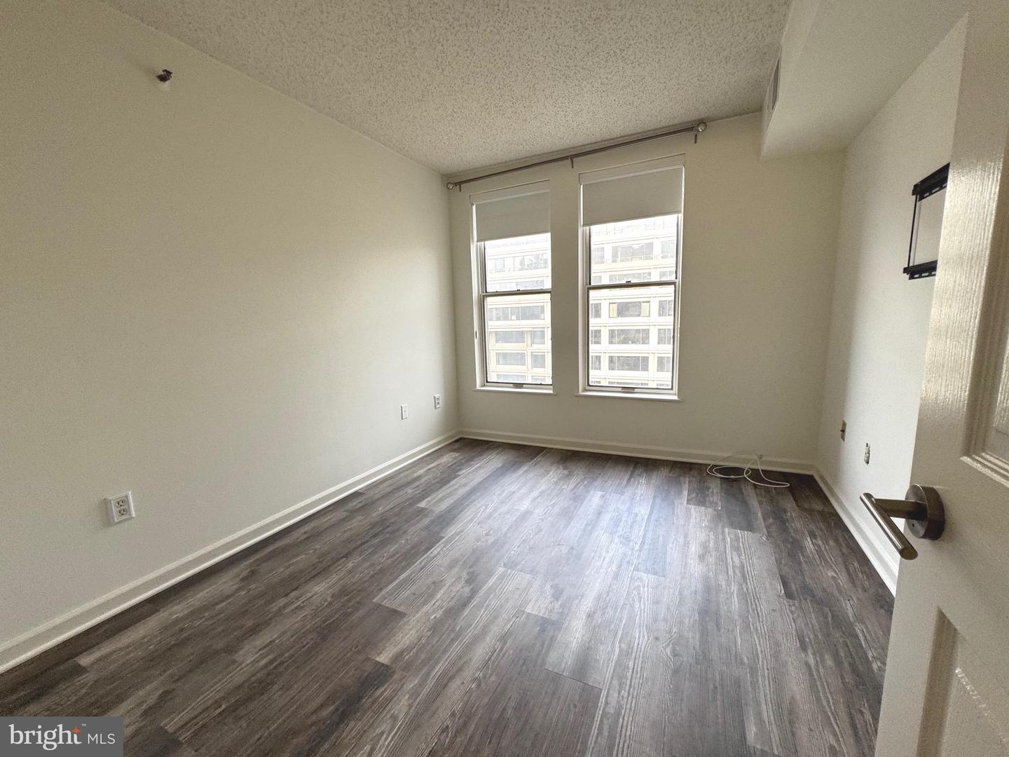 601 PENNSYLVANIA AVE NW #1004, WASHINGTON, District Of Columbia 20004, 1 Bedroom Bedrooms, 6 Rooms Rooms,1 BathroomBathrooms,Residential,For sale,601 PENNSYLVANIA AVE NW #1004,DCDC2223838 MLS # DCDC2223838