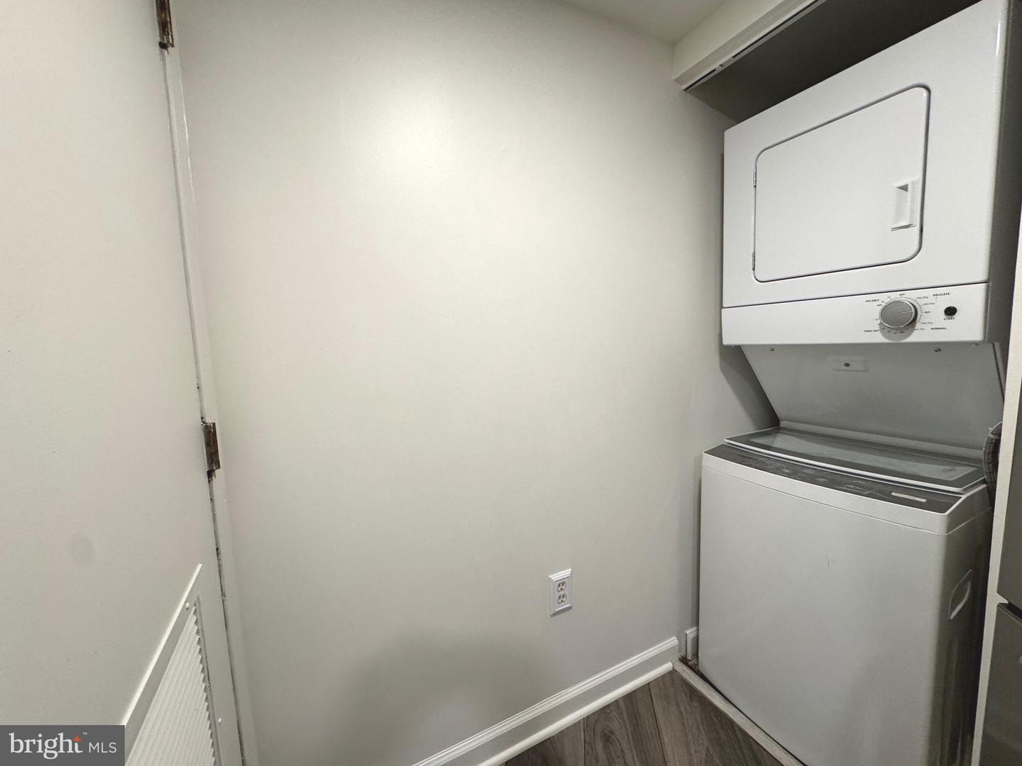 601 PENNSYLVANIA AVE NW #1004, WASHINGTON, District Of Columbia 20004, 1 Bedroom Bedrooms, 6 Rooms Rooms,1 BathroomBathrooms,Residential,For sale,601 PENNSYLVANIA AVE NW #1004,DCDC2223838 MLS # DCDC2223838