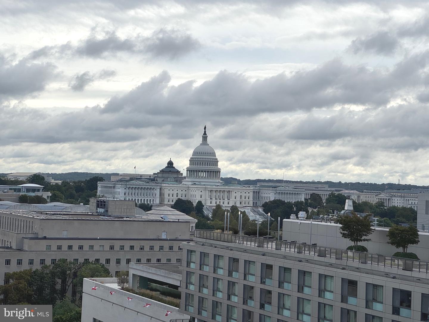 601 PENNSYLVANIA AVE NW #1004, WASHINGTON, District Of Columbia 20004, 1 Bedroom Bedrooms, 6 Rooms Rooms,1 BathroomBathrooms,Residential,For sale,601 PENNSYLVANIA AVE NW #1004,DCDC2223838 MLS # DCDC2223838