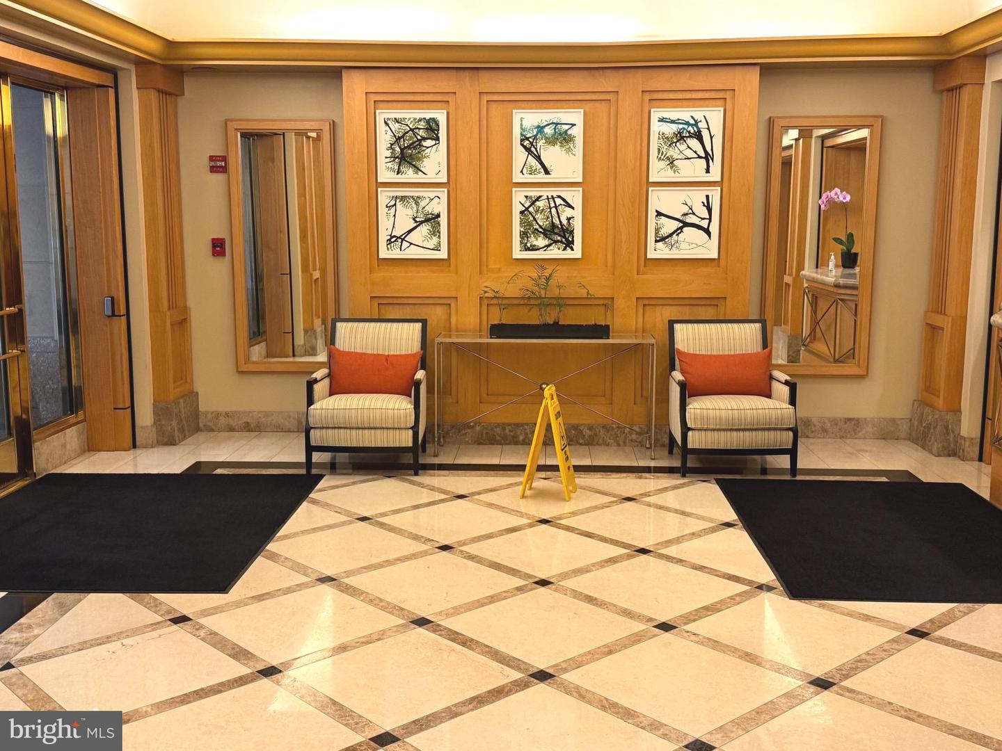 601 PENNSYLVANIA AVE NW #1004, WASHINGTON, District Of Columbia 20004, 1 Bedroom Bedrooms, 6 Rooms Rooms,1 BathroomBathrooms,Residential,For sale,601 PENNSYLVANIA AVE NW #1004,DCDC2223838 MLS # DCDC2223838