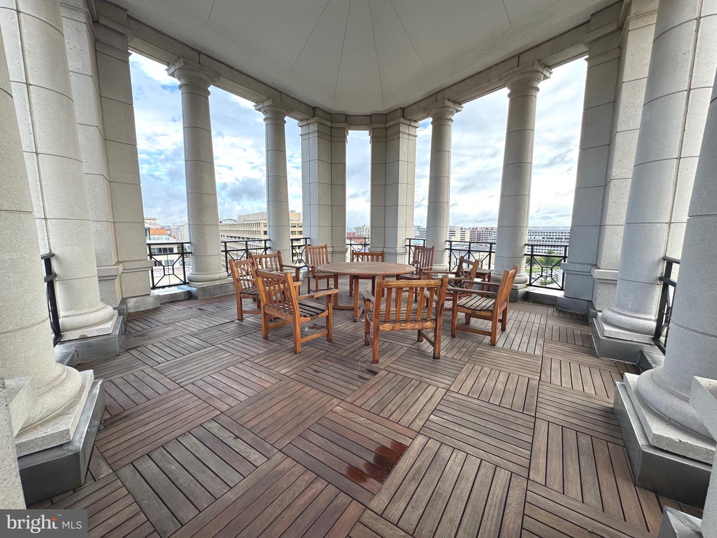 601 PENNSYLVANIA AVE NW #1004, WASHINGTON, District Of Columbia 20004, 1 Bedroom Bedrooms, 6 Rooms Rooms,1 BathroomBathrooms,Residential,For sale,601 PENNSYLVANIA AVE NW #1004,DCDC2223838 MLS # DCDC2223838