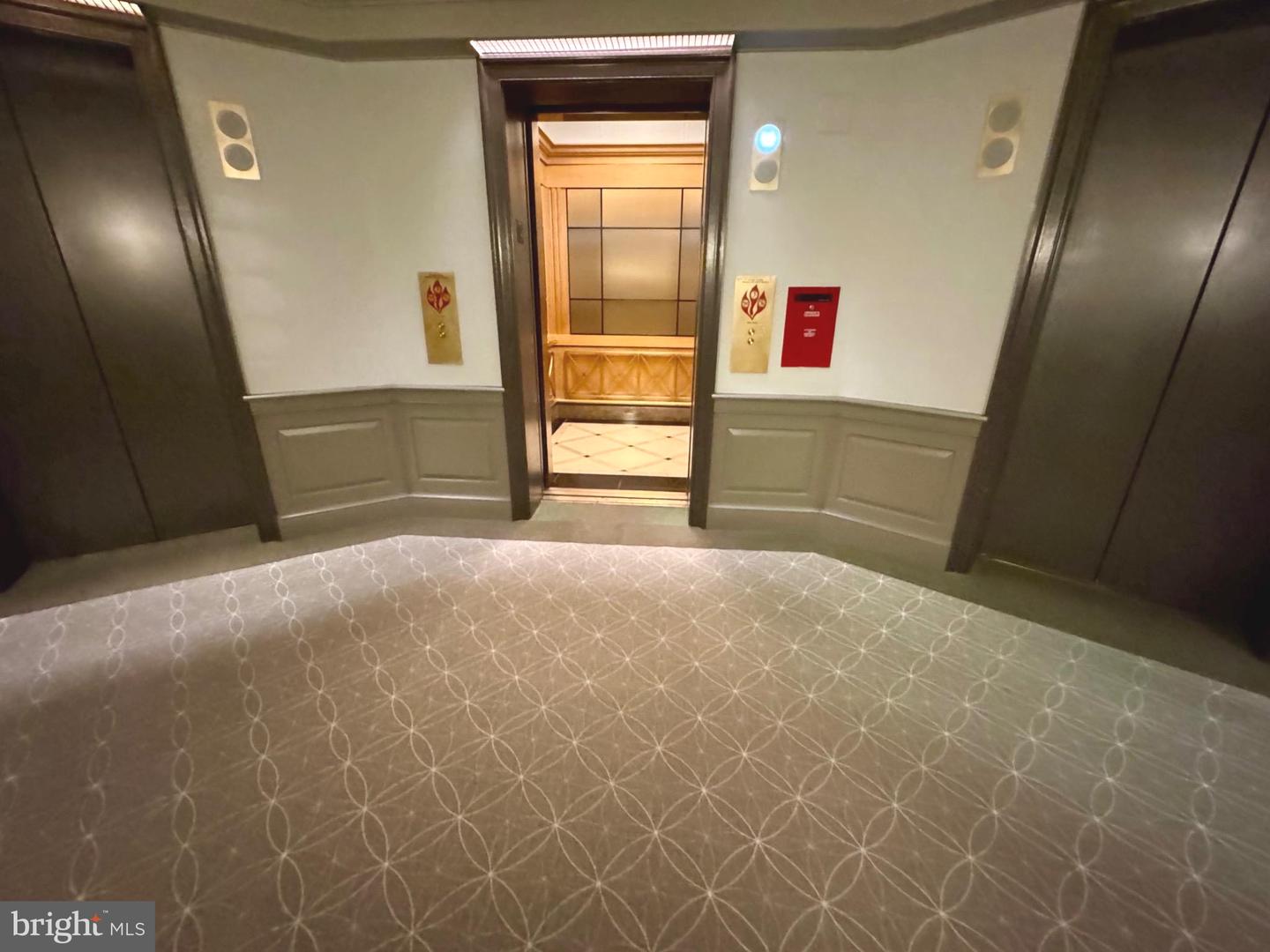 601 PENNSYLVANIA AVE NW #1004, WASHINGTON, District Of Columbia 20004, 1 Bedroom Bedrooms, 6 Rooms Rooms,1 BathroomBathrooms,Residential,For sale,601 PENNSYLVANIA AVE NW #1004,DCDC2223838 MLS # DCDC2223838