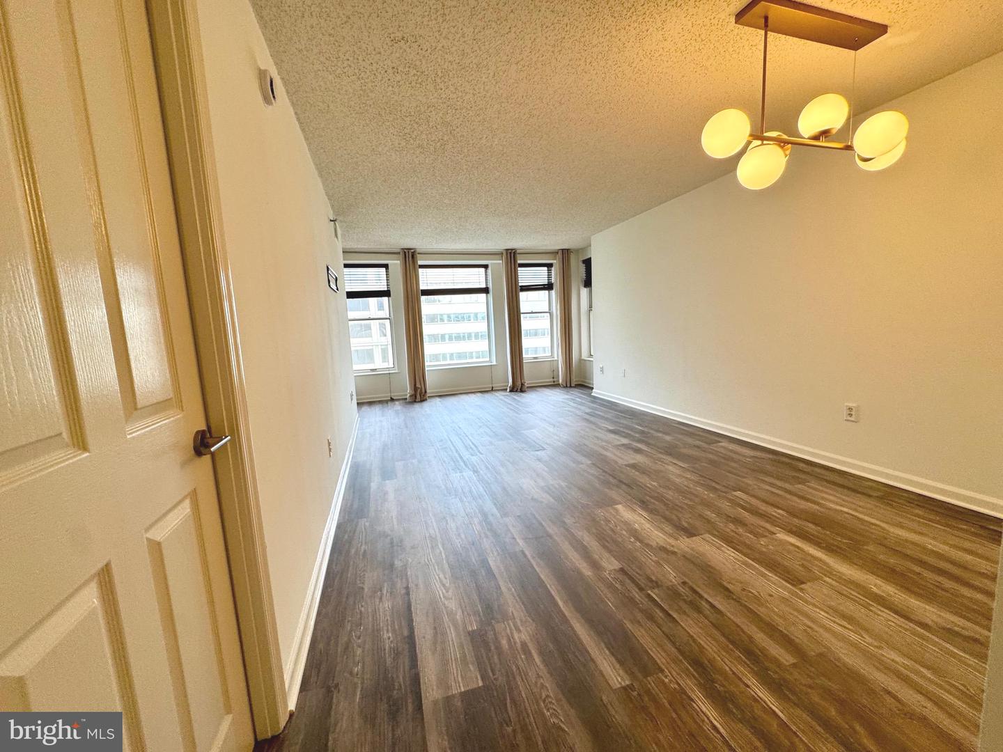 601 PENNSYLVANIA AVE NW #1004, WASHINGTON, District Of Columbia 20004, 1 Bedroom Bedrooms, 6 Rooms Rooms,1 BathroomBathrooms,Residential,For sale,601 PENNSYLVANIA AVE NW #1004,DCDC2223838 MLS # DCDC2223838