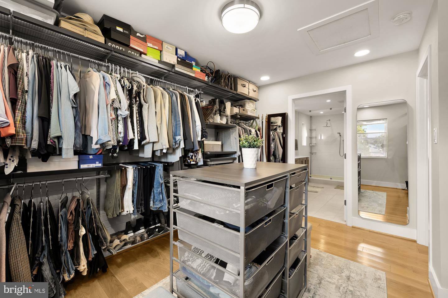 1410 N JOHNSON ST, ARLINGTON, Virginia 22201, 4 Bedrooms Bedrooms, ,3 BathroomsBathrooms,Residential,For sale,1410 N JOHNSON ST,VAAR2064132 MLS # VAAR2064132