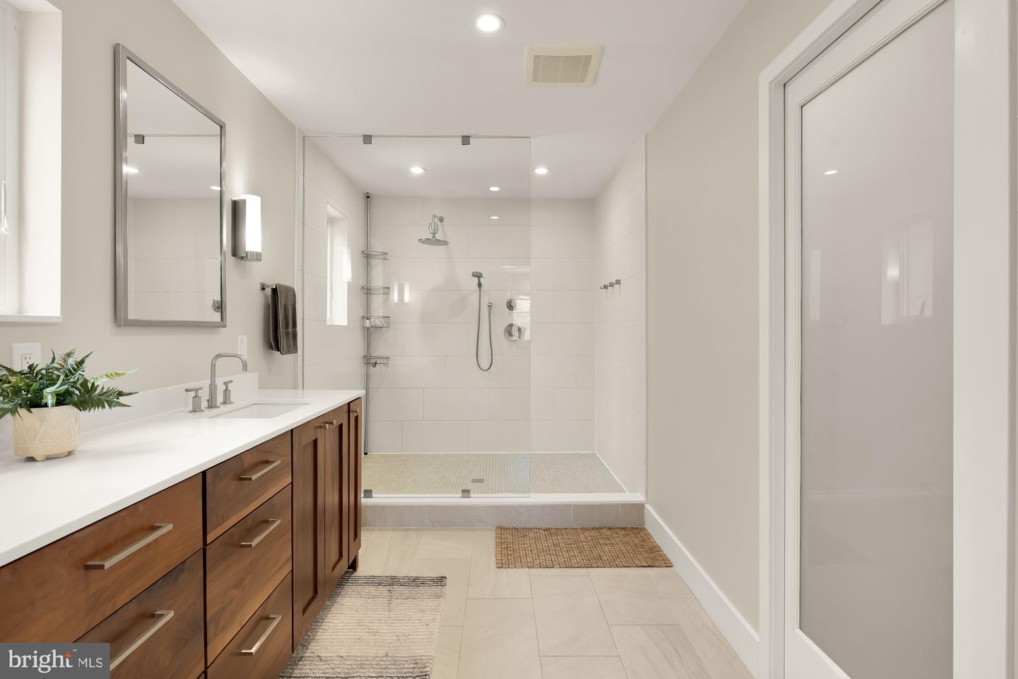 1410 N JOHNSON ST, ARLINGTON, Virginia 22201, 4 Bedrooms Bedrooms, ,3 BathroomsBathrooms,Residential,For sale,1410 N JOHNSON ST,VAAR2064132 MLS # VAAR2064132