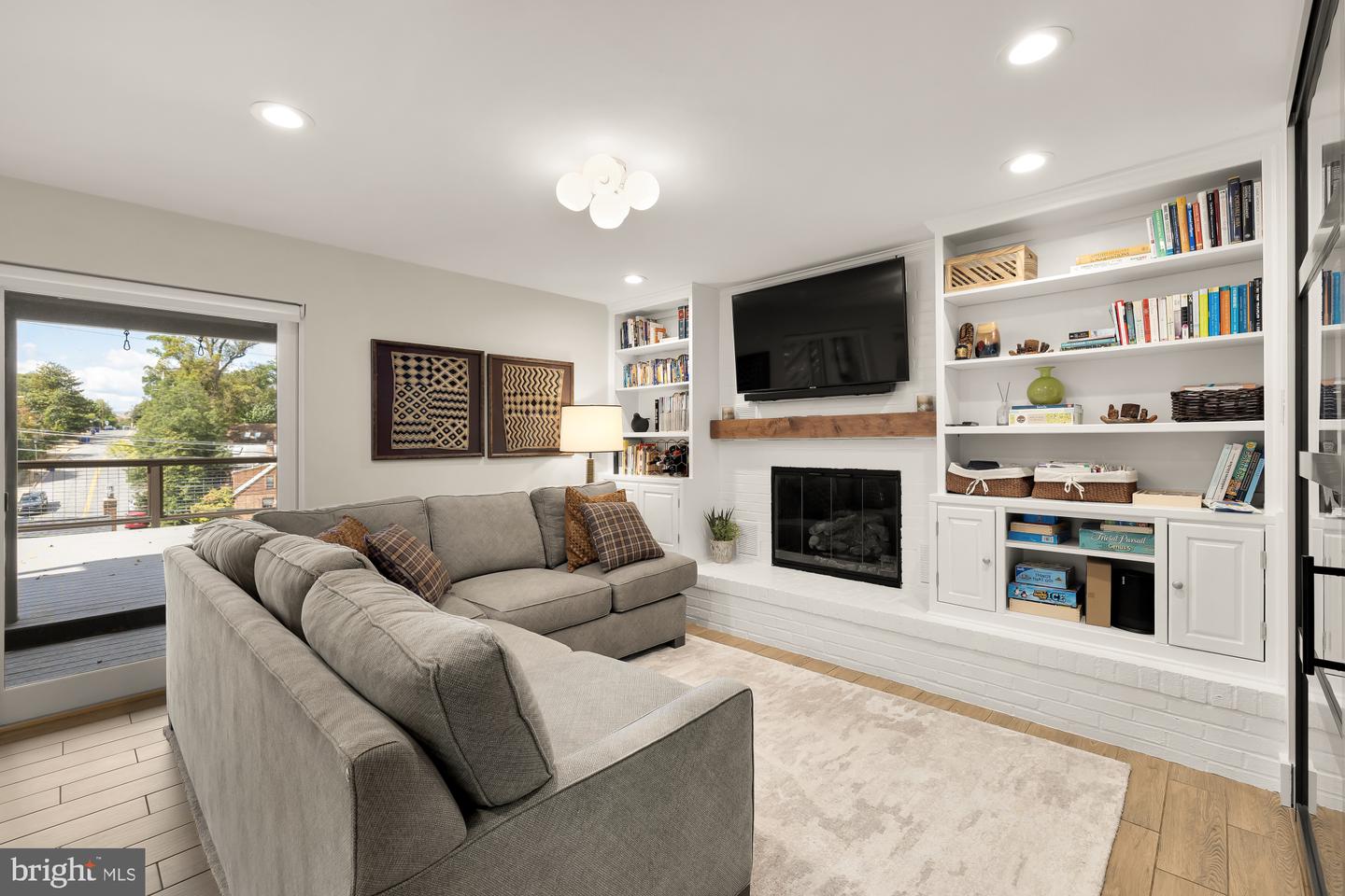 1410 N JOHNSON ST, ARLINGTON, Virginia 22201, 4 Bedrooms Bedrooms, ,3 BathroomsBathrooms,Residential,For sale,1410 N JOHNSON ST,VAAR2064132 MLS # VAAR2064132