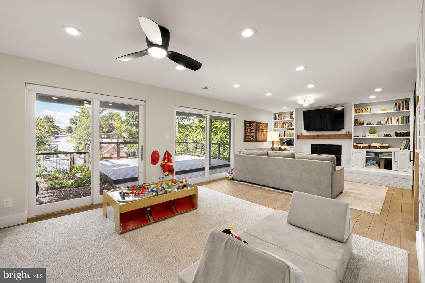 1410 N JOHNSON ST, ARLINGTON, Virginia 22201, 4 Bedrooms Bedrooms, ,3 BathroomsBathrooms,Residential,For sale,1410 N JOHNSON ST,VAAR2064132 MLS # VAAR2064132