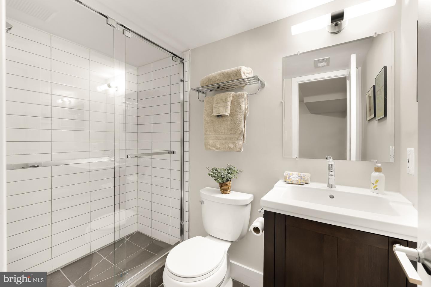 1410 N JOHNSON ST, ARLINGTON, Virginia 22201, 4 Bedrooms Bedrooms, ,3 BathroomsBathrooms,Residential,For sale,1410 N JOHNSON ST,VAAR2064132 MLS # VAAR2064132