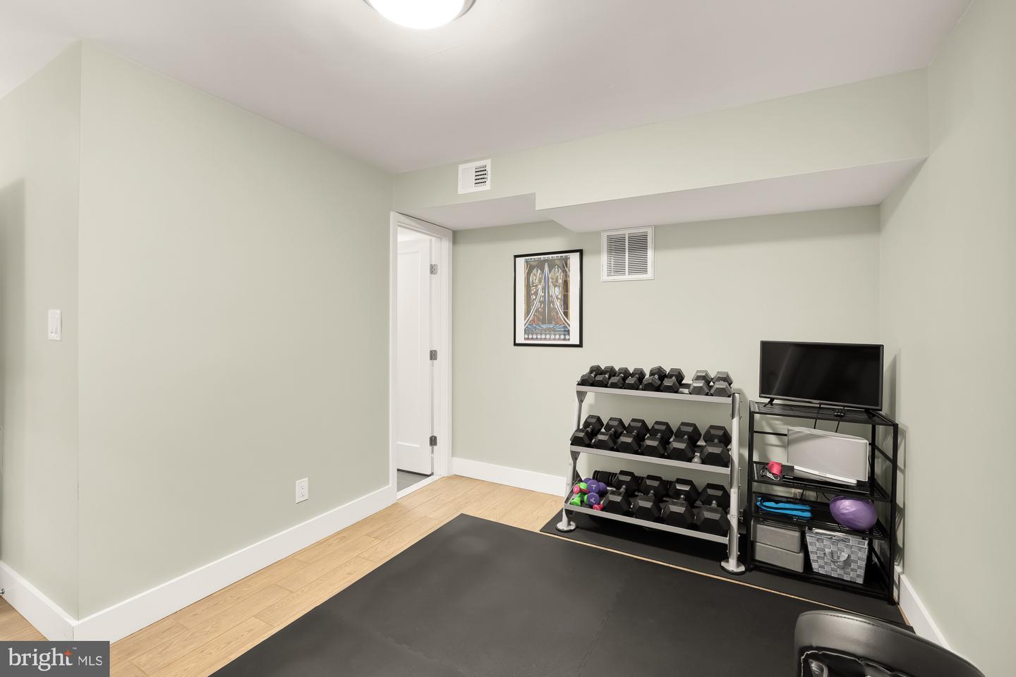 1410 N JOHNSON ST, ARLINGTON, Virginia 22201, 4 Bedrooms Bedrooms, ,3 BathroomsBathrooms,Residential,For sale,1410 N JOHNSON ST,VAAR2064132 MLS # VAAR2064132