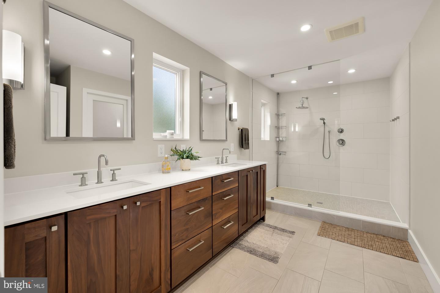 1410 N JOHNSON ST, ARLINGTON, Virginia 22201, 4 Bedrooms Bedrooms, ,3 BathroomsBathrooms,Residential,For sale,1410 N JOHNSON ST,VAAR2064132 MLS # VAAR2064132