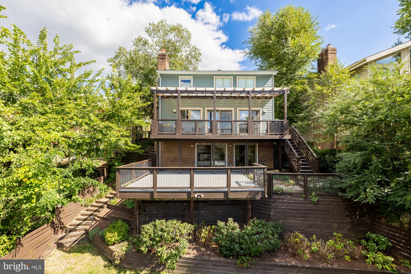 1410 N JOHNSON ST, ARLINGTON, Virginia 22201, 4 Bedrooms Bedrooms, ,3 BathroomsBathrooms,Residential,For sale,1410 N JOHNSON ST,VAAR2064132 MLS # VAAR2064132