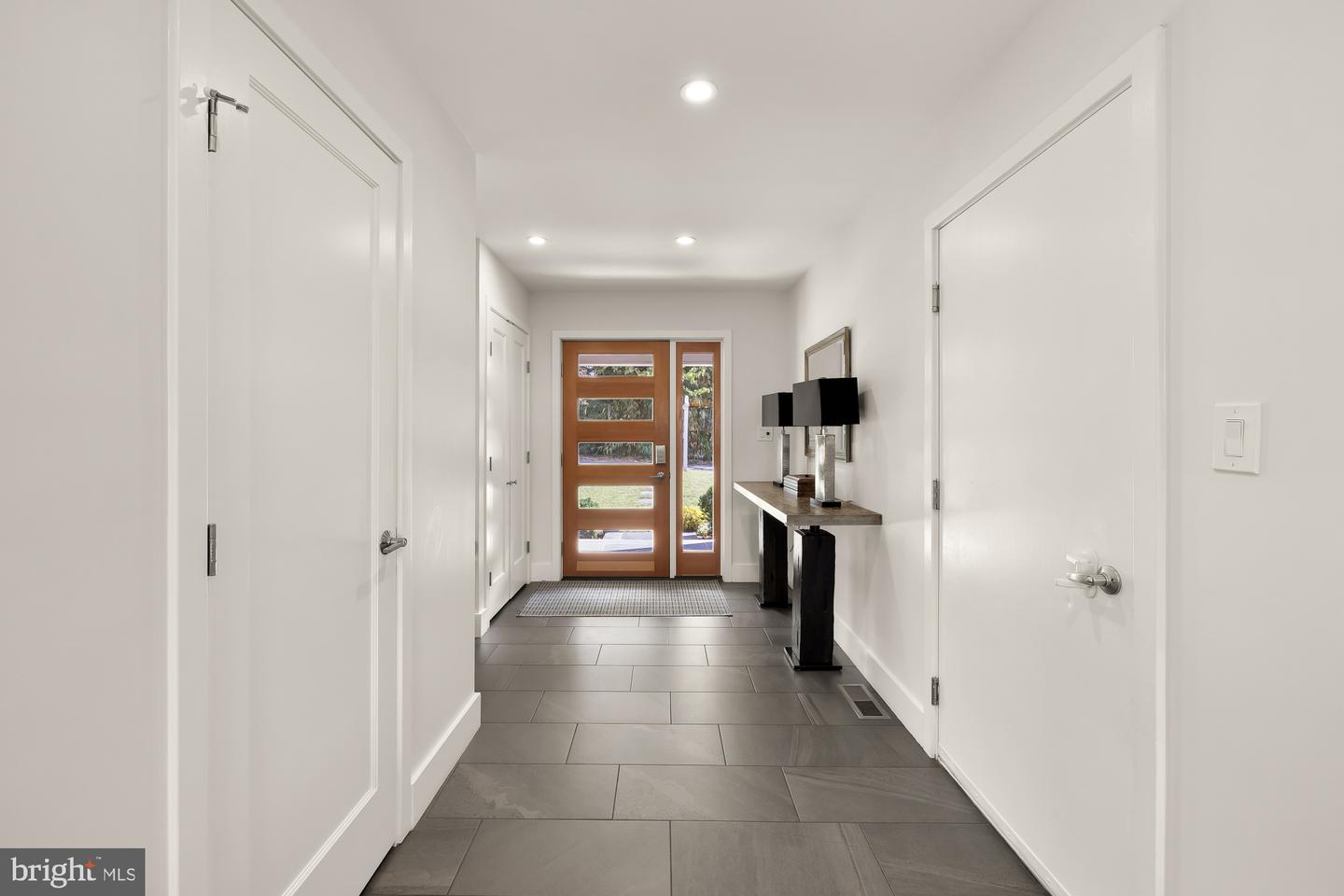 1410 N JOHNSON ST, ARLINGTON, Virginia 22201, 4 Bedrooms Bedrooms, ,3 BathroomsBathrooms,Residential,For sale,1410 N JOHNSON ST,VAAR2064132 MLS # VAAR2064132