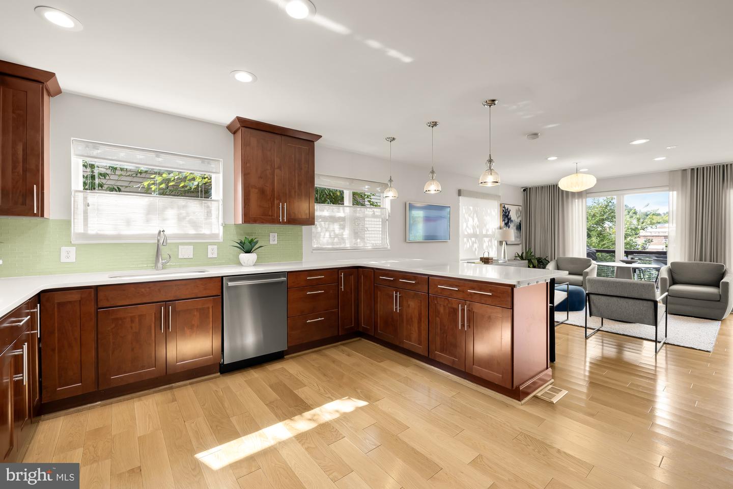 1410 N JOHNSON ST, ARLINGTON, Virginia 22201, 4 Bedrooms Bedrooms, ,3 BathroomsBathrooms,Residential,For sale,1410 N JOHNSON ST,VAAR2064132 MLS # VAAR2064132