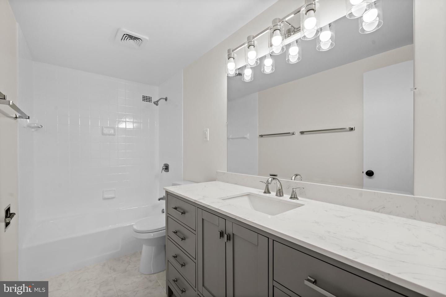 3701 S GEORGE MASON DR #2001N, FALLS CHURCH, Virginia 22041, 1 Bedroom Bedrooms, ,1 BathroomBathrooms,Residential,For sale,3701 S GEORGE MASON DR #2001N,VAFX2269052 MLS # VAFX2269052