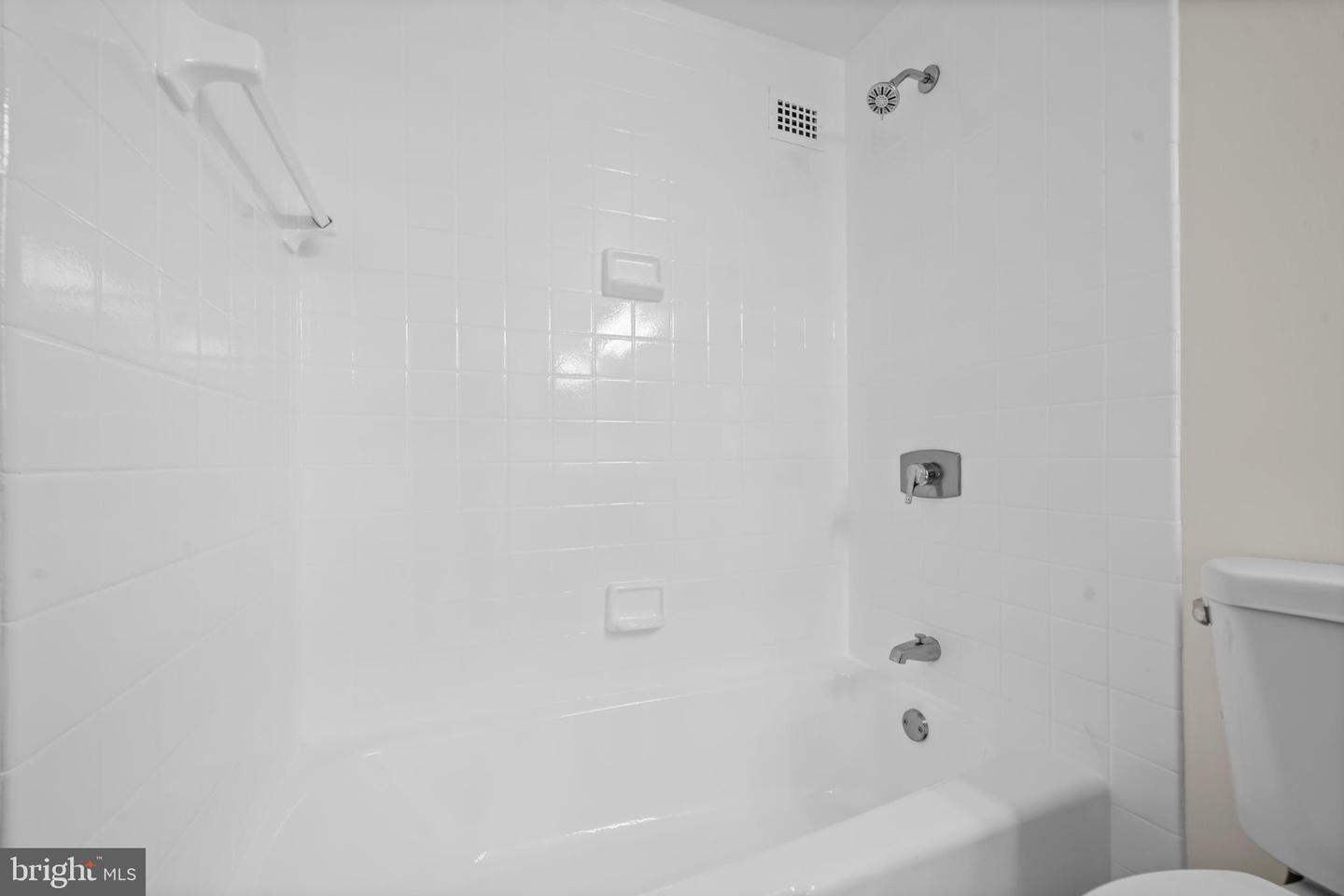 3701 S GEORGE MASON DR #2001N, FALLS CHURCH, Virginia 22041, 1 Bedroom Bedrooms, ,1 BathroomBathrooms,Residential,For sale,3701 S GEORGE MASON DR #2001N,VAFX2269052 MLS # VAFX2269052