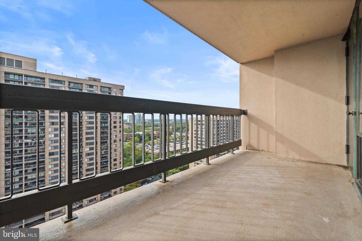 3701 S GEORGE MASON DR #2001N, FALLS CHURCH, Virginia 22041, 1 Bedroom Bedrooms, ,1 BathroomBathrooms,Residential,For sale,3701 S GEORGE MASON DR #2001N,VAFX2269052 MLS # VAFX2269052
