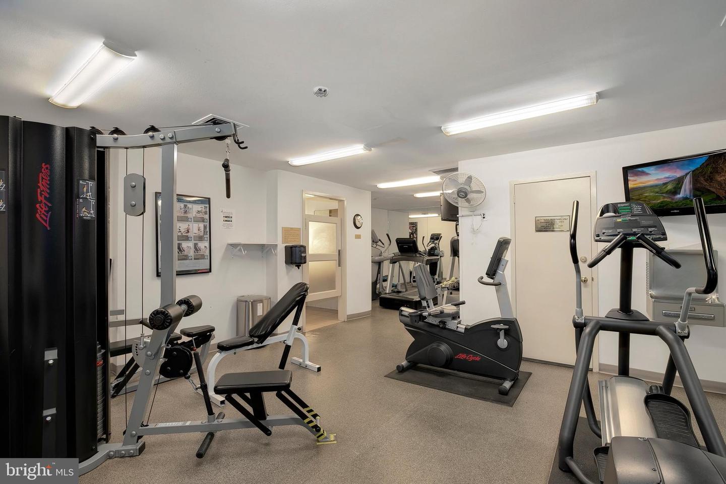 3701 S GEORGE MASON DR #2001N, FALLS CHURCH, Virginia 22041, 1 Bedroom Bedrooms, ,1 BathroomBathrooms,Residential,For sale,3701 S GEORGE MASON DR #2001N,VAFX2269052 MLS # VAFX2269052