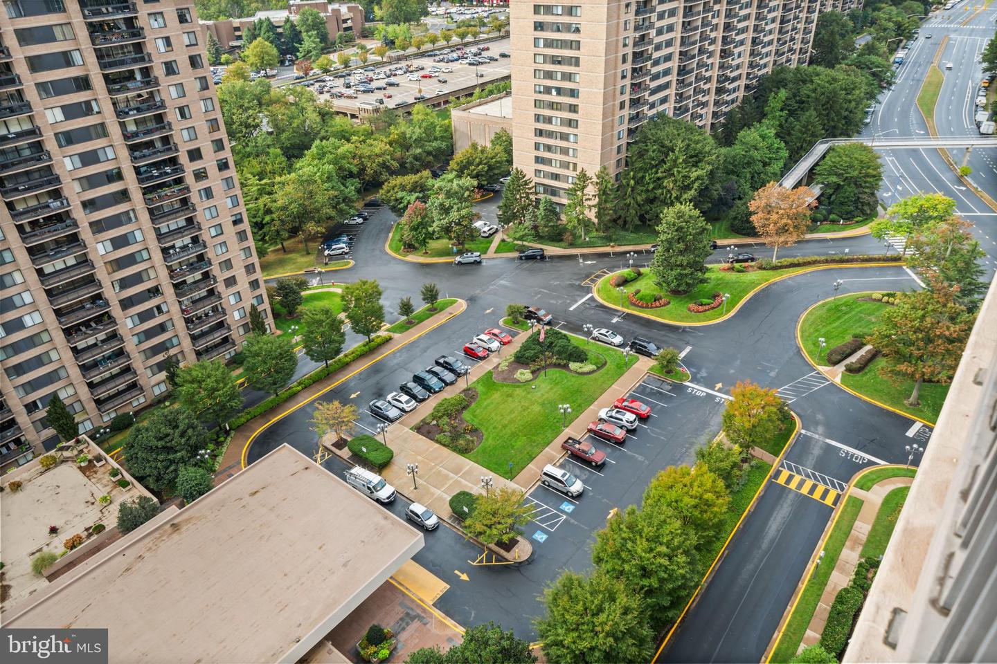 3701 S GEORGE MASON DR #2001N, FALLS CHURCH, Virginia 22041, 1 Bedroom Bedrooms, ,1 BathroomBathrooms,Residential,For sale,3701 S GEORGE MASON DR #2001N,VAFX2269052 MLS # VAFX2269052