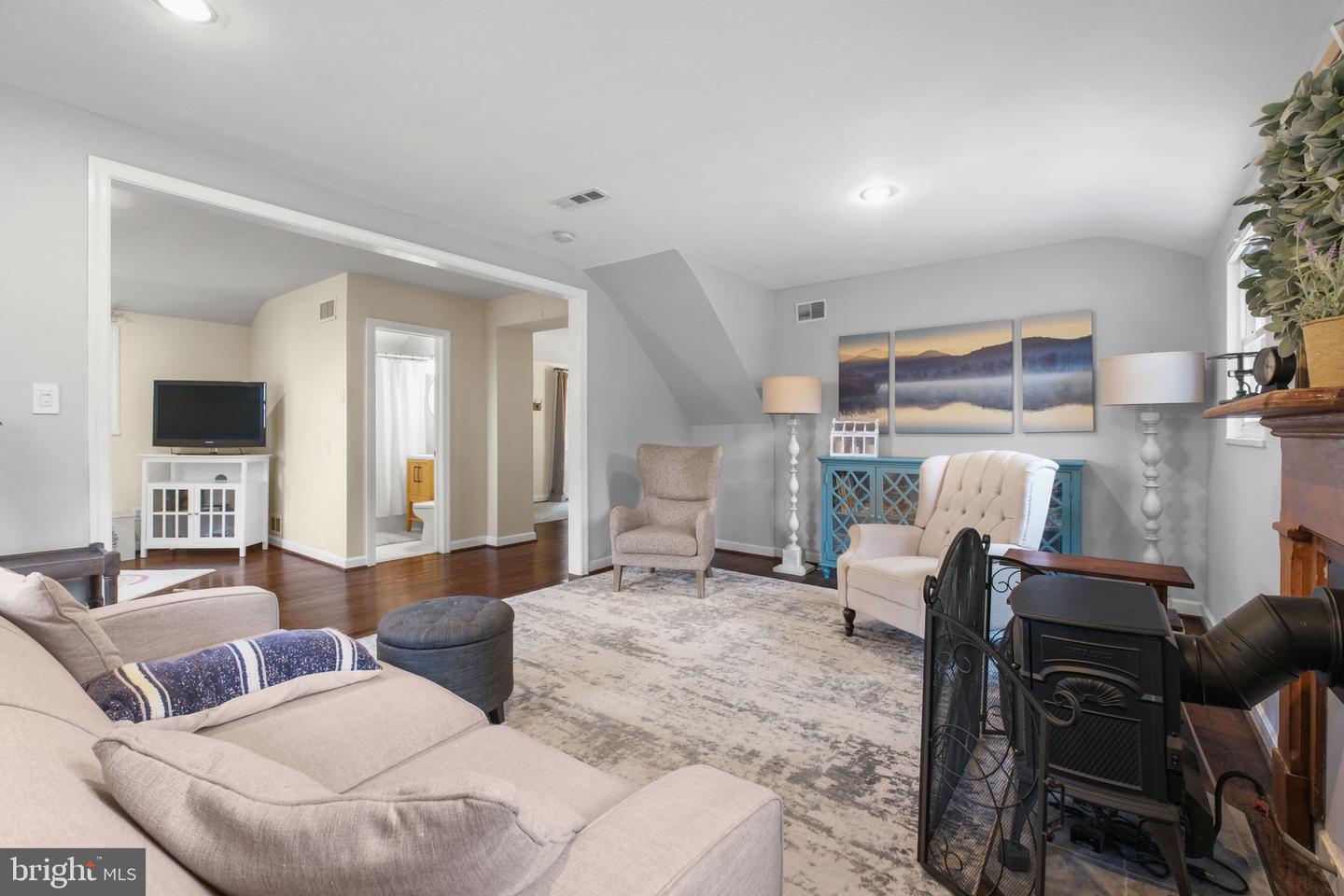 7228 ARTHUR DR, FALLS CHURCH, Virginia 22046, 4 Bedrooms Bedrooms, ,2 BathroomsBathrooms,Residential,For sale,7228 ARTHUR DR,VAFX2269296 MLS # VAFX2269296