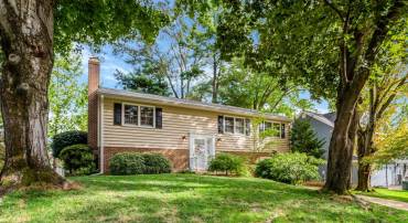 2503 BRIGHT WOOD DR, DUNN LORING, Virginia 22027, 4 Bedrooms Bedrooms, ,3 BathroomsBathrooms,Residential,For sale,2503 BRIGHT WOOD DR,VAFX2269332 MLS # VAFX2269332