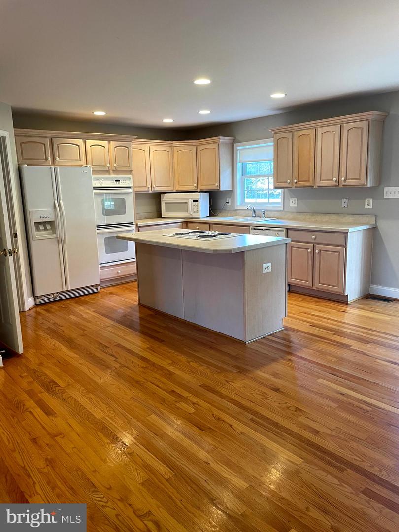 15205 FLEETWOOD DR, NOKESVILLE, Virginia 20181, 4 Bedrooms Bedrooms, ,2 BathroomsBathrooms,Farm,For sale,15205 FLEETWOOD DR,VAPW2105936 MLS # VAPW2105936