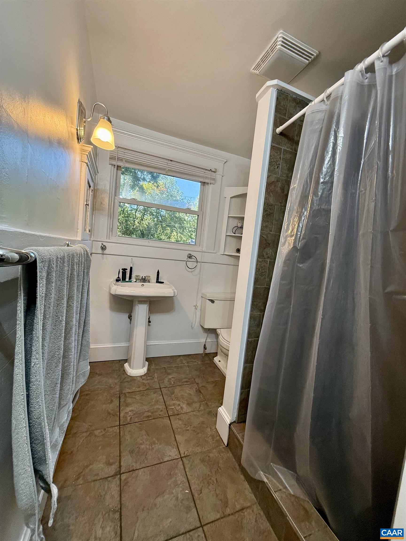 204 MONTE VISTA AVE, CHARLOTTESVILLE, Virginia 22903, ,Residential,204 MONTE VISTA AVE,669966 MLS # 669966