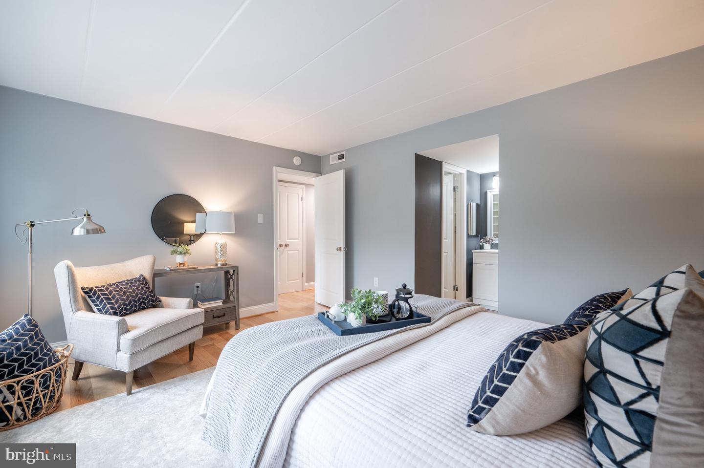 110 ROBERTS LN #301, ALEXANDRIA, Virginia 22314, 3 Bedrooms Bedrooms, ,2 BathroomsBathrooms,Residential,For sale,110 ROBERTS LN #301,VAAX2050326 MLS # VAAX2050326