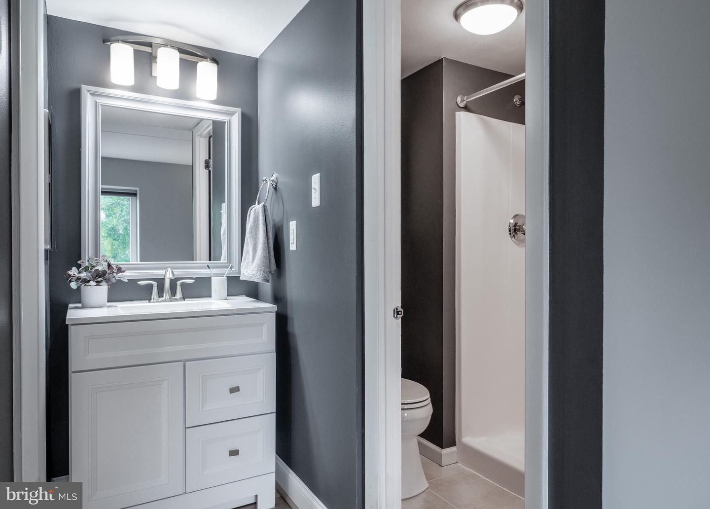 110 ROBERTS LN #301, ALEXANDRIA, Virginia 22314, 3 Bedrooms Bedrooms, ,2 BathroomsBathrooms,Residential,For sale,110 ROBERTS LN #301,VAAX2050326 MLS # VAAX2050326