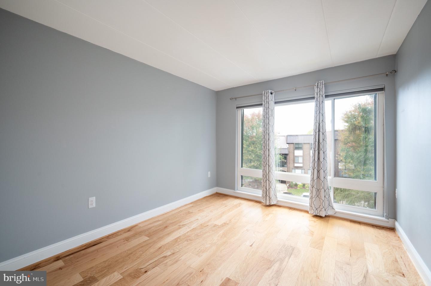 110 ROBERTS LN #301, ALEXANDRIA, Virginia 22314, 3 Bedrooms Bedrooms, ,2 BathroomsBathrooms,Residential,For sale,110 ROBERTS LN #301,VAAX2050326 MLS # VAAX2050326