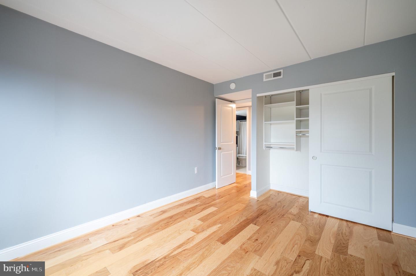 110 ROBERTS LN #301, ALEXANDRIA, Virginia 22314, 3 Bedrooms Bedrooms, ,2 BathroomsBathrooms,Residential,For sale,110 ROBERTS LN #301,VAAX2050326 MLS # VAAX2050326