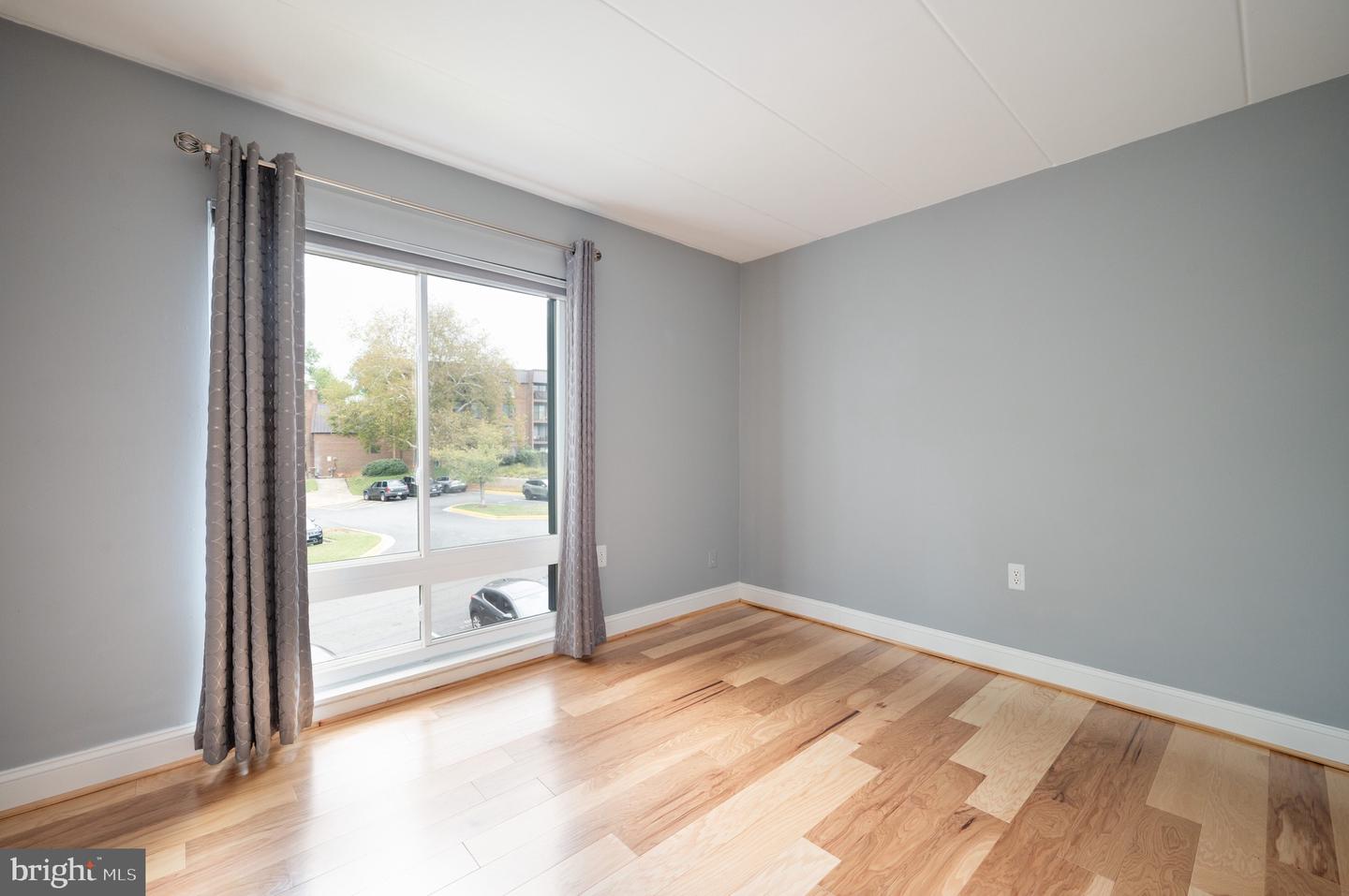 110 ROBERTS LN #301, ALEXANDRIA, Virginia 22314, 3 Bedrooms Bedrooms, ,2 BathroomsBathrooms,Residential,For sale,110 ROBERTS LN #301,VAAX2050326 MLS # VAAX2050326
