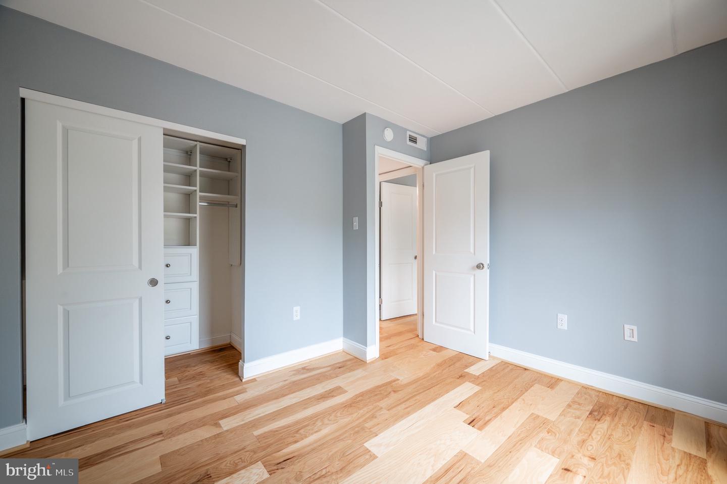 110 ROBERTS LN #301, ALEXANDRIA, Virginia 22314, 3 Bedrooms Bedrooms, ,2 BathroomsBathrooms,Residential,For sale,110 ROBERTS LN #301,VAAX2050326 MLS # VAAX2050326