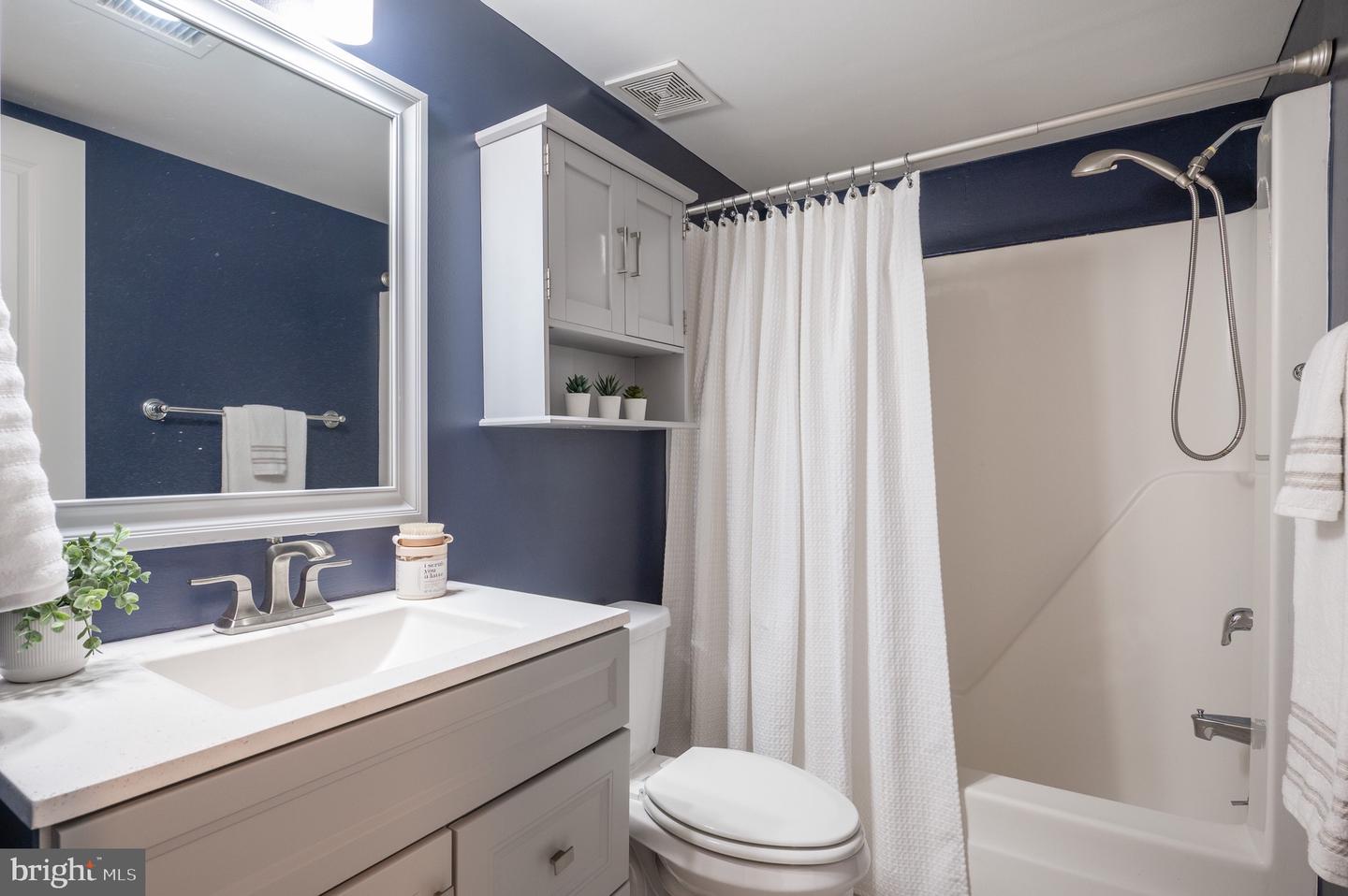 110 ROBERTS LN #301, ALEXANDRIA, Virginia 22314, 3 Bedrooms Bedrooms, ,2 BathroomsBathrooms,Residential,For sale,110 ROBERTS LN #301,VAAX2050326 MLS # VAAX2050326