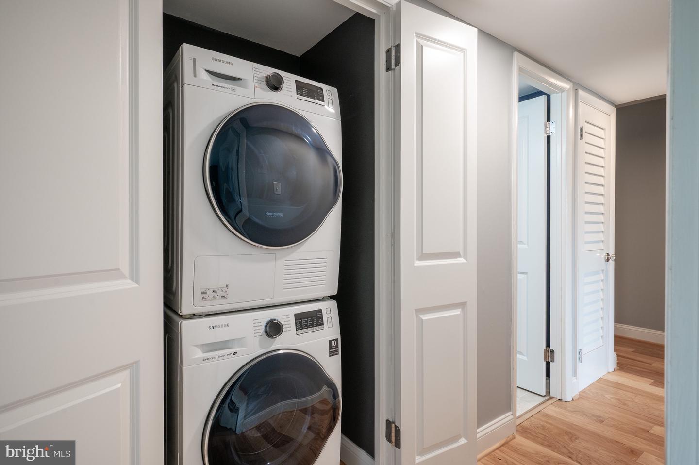 110 ROBERTS LN #301, ALEXANDRIA, Virginia 22314, 3 Bedrooms Bedrooms, ,2 BathroomsBathrooms,Residential,For sale,110 ROBERTS LN #301,VAAX2050326 MLS # VAAX2050326