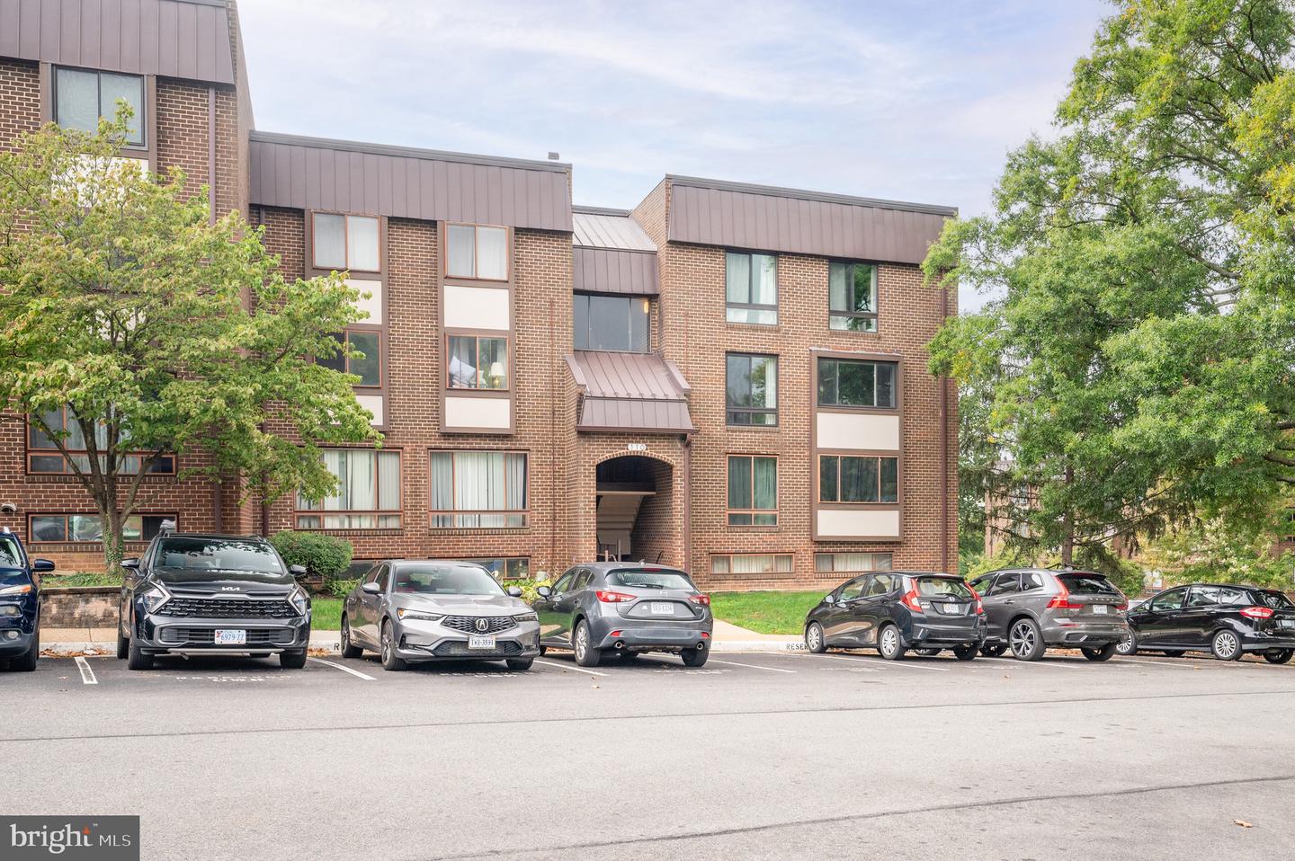 110 ROBERTS LN #301, ALEXANDRIA, Virginia 22314, 3 Bedrooms Bedrooms, ,2 BathroomsBathrooms,Residential,For sale,110 ROBERTS LN #301,VAAX2050326 MLS # VAAX2050326