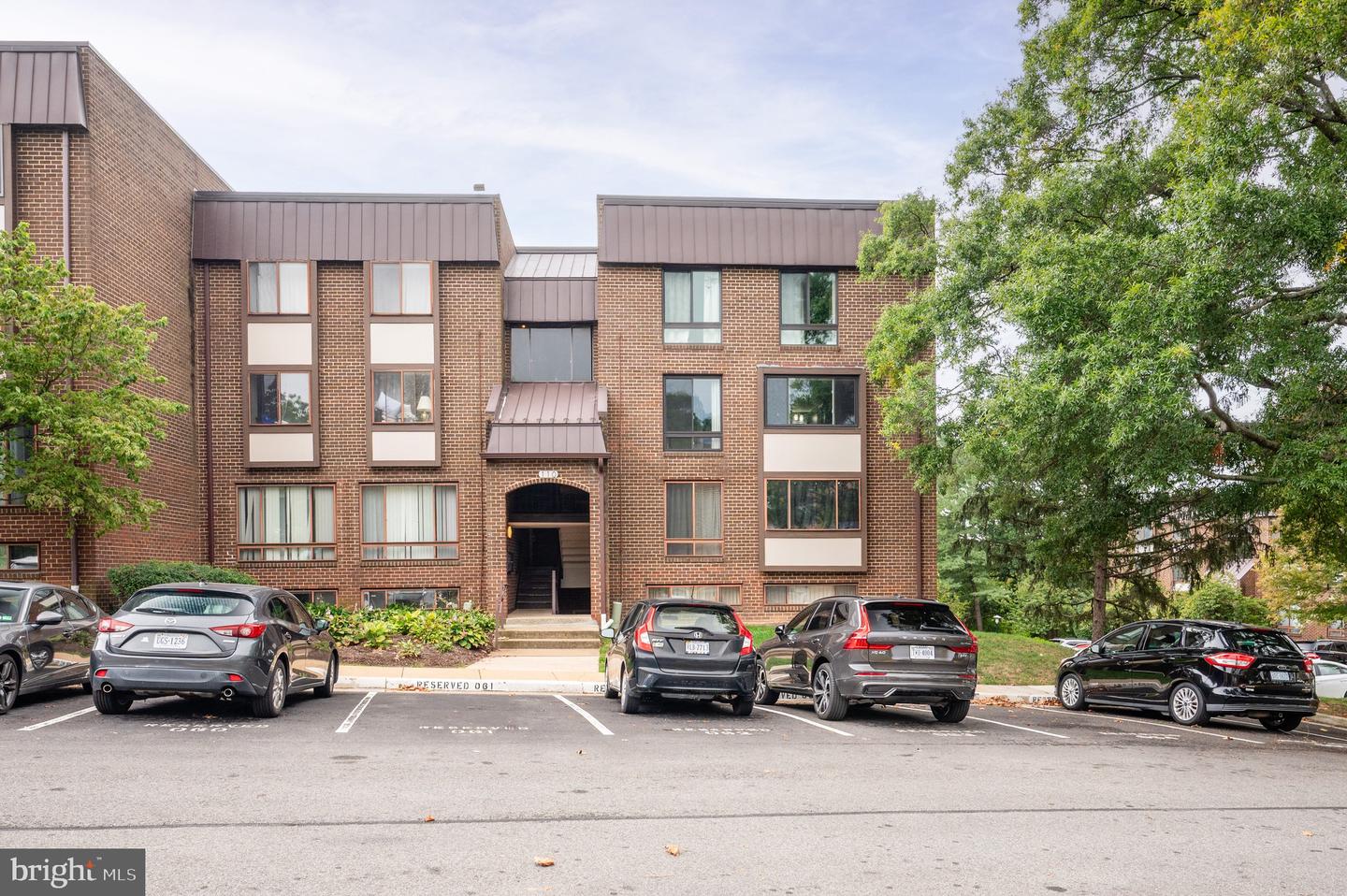 110 ROBERTS LN #301, ALEXANDRIA, Virginia 22314, 3 Bedrooms Bedrooms, ,2 BathroomsBathrooms,Residential,For sale,110 ROBERTS LN #301,VAAX2050326 MLS # VAAX2050326
